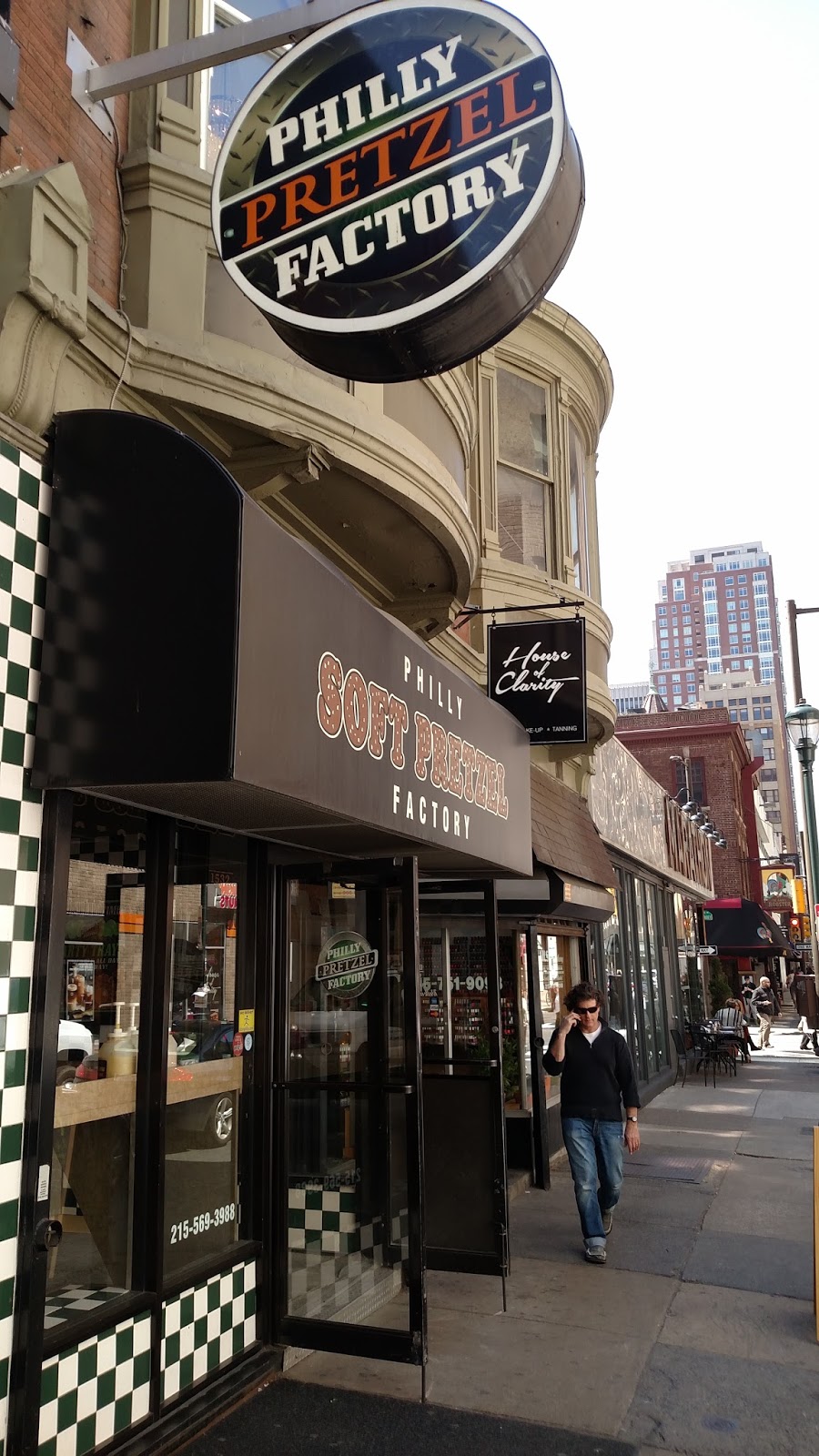 PIG OUT SPOTS Philly Pretzel Factory (Philadelphia, PA)